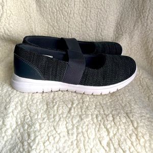 Women’s size 9 memory foam slip on shoes